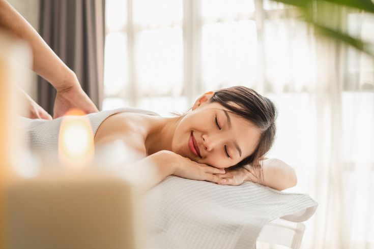 Young,Asian,Beauty,Woman,Enjoying,Massage,And,Spa